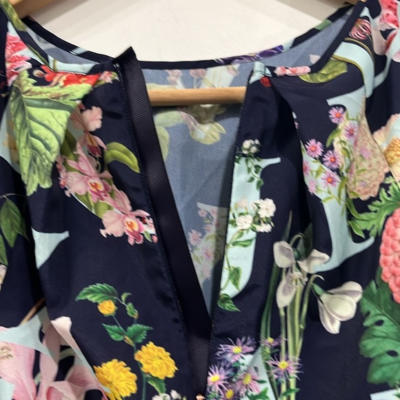 Baker by Ted Baker Short Sleeve Blouse Floral Navy Blue Back Zipper size 12 - Picture 7 of 11